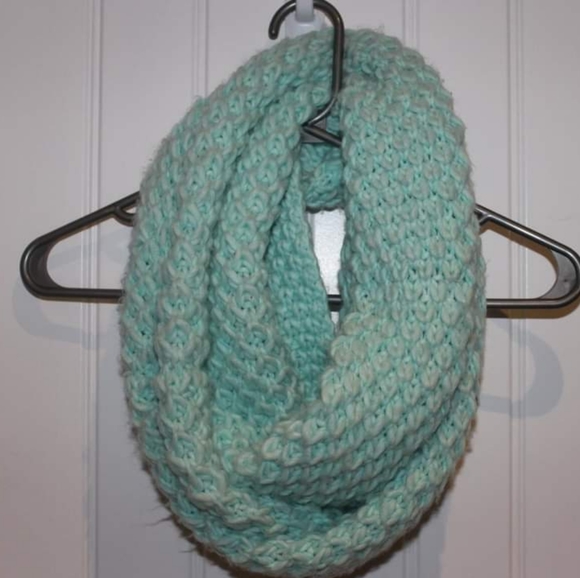 3/$20 🏷 Knit Infinity Scarf - Picture 2 of 2